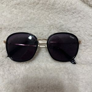 QUAY JEZEBEL SUNGLASSES W/CASE